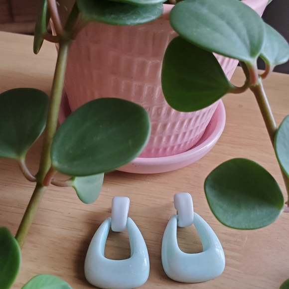 Groovy Door Knocker earrings - Picture 5 of 5